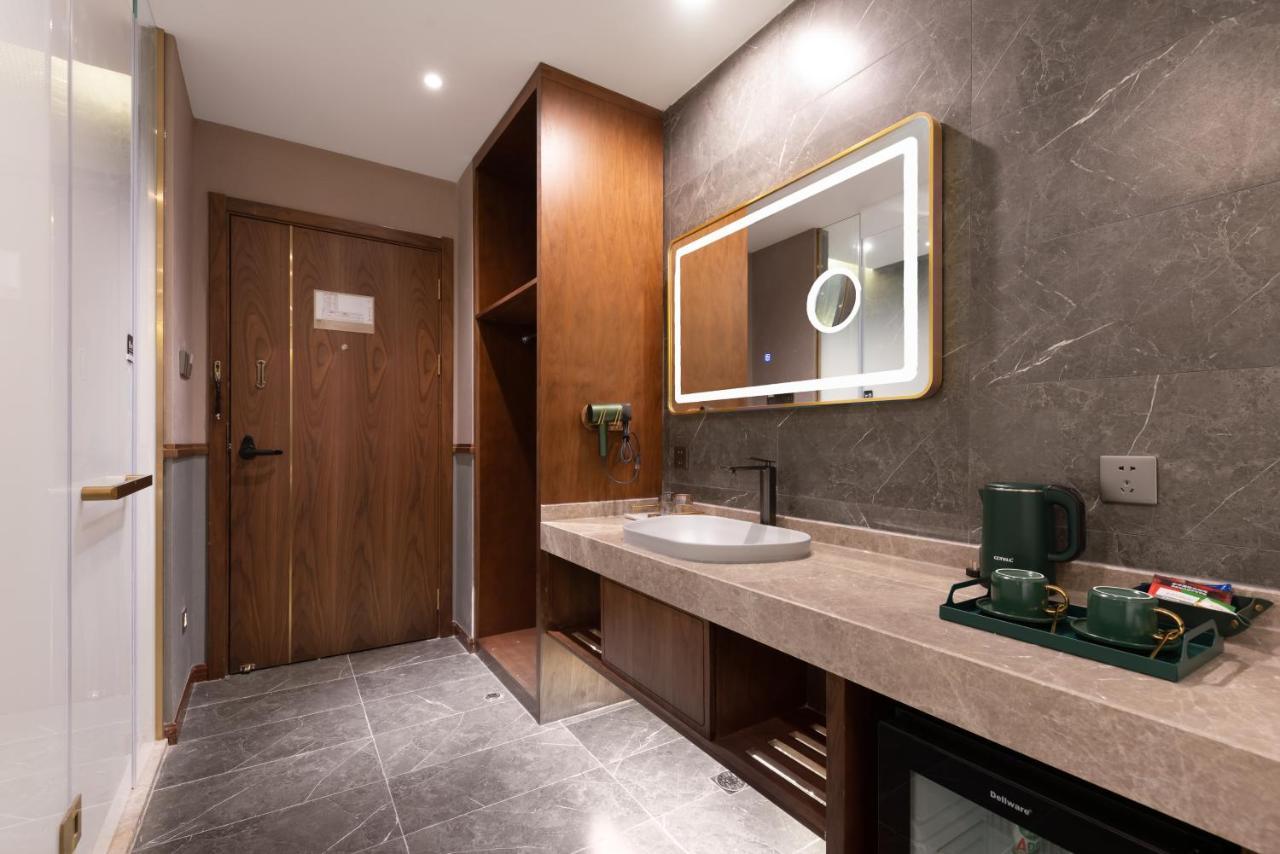 Nost Algia S Hotel Near Beijing Cbd - Cctv, China Zun, Skp And Sanlitun, Tian'Anmen Square, Forbidden City, Free Daily Necessities, Free Night Snack, Free Laundry, English Communication Well, Free Travel Advice , Free Gymnastic, ภายนอก รูปภาพ