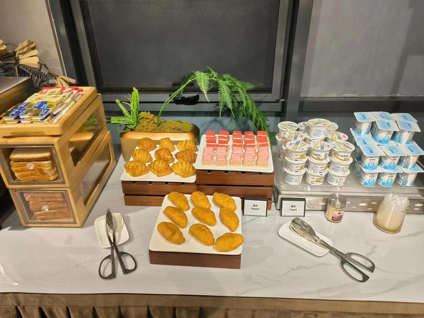 Nost Algia S Hotel Near Beijing Cbd - Cctv, China Zun, Skp And Sanlitun, Tian'Anmen Square, Forbidden City, Free Daily Necessities, Free Night Snack, Free Laundry, English Communication Well, Free Travel Advice , Free Gymnastic, ภายนอก รูปภาพ
