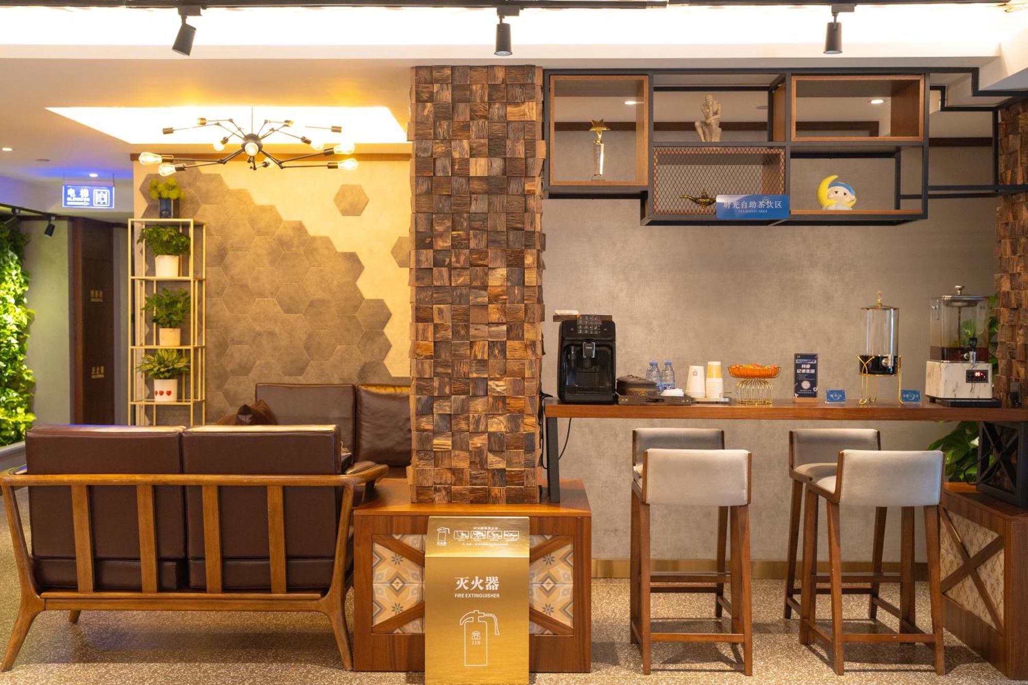Nost Algia S Hotel Near Beijing Cbd - Cctv, China Zun, Skp And Sanlitun, Tian'Anmen Square, Forbidden City, Free Daily Necessities, Free Night Snack, Free Laundry, English Communication Well, Free Travel Advice , Free Gymnastic, ภายนอก รูปภาพ
