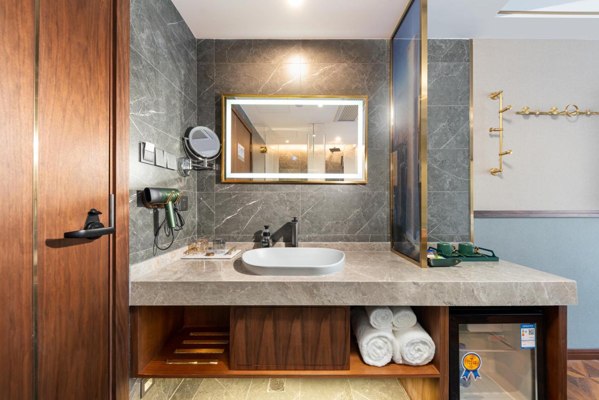 Nost Algia S Hotel Near Beijing Cbd - Cctv, China Zun, Skp And Sanlitun, Tian'Anmen Square, Forbidden City, Free Daily Necessities, Free Night Snack, Free Laundry, English Communication Well, Free Travel Advice , Free Gymnastic, ภายนอก รูปภาพ